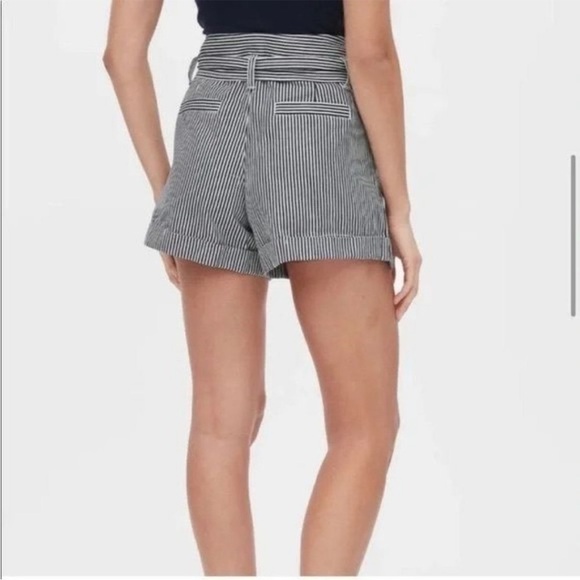 Gap High Rise Pleat Front PinStriped Cuffed Paperbag Shorts Button Fly Size 10 - Picture 2 of 13